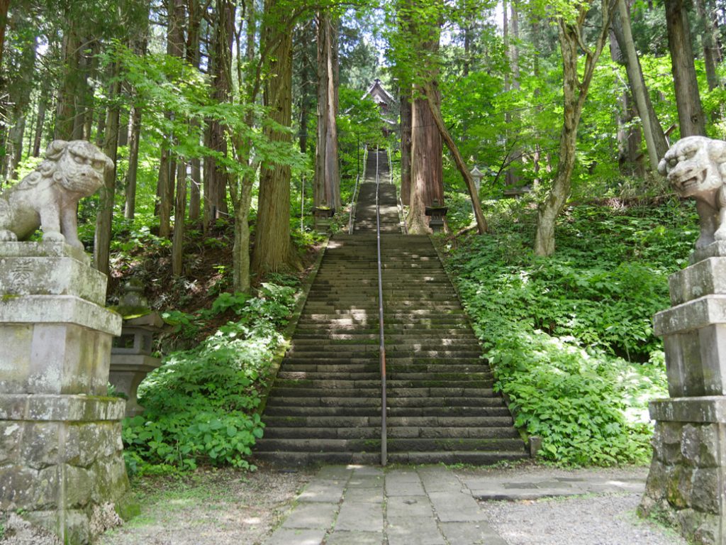 宝光社の階段